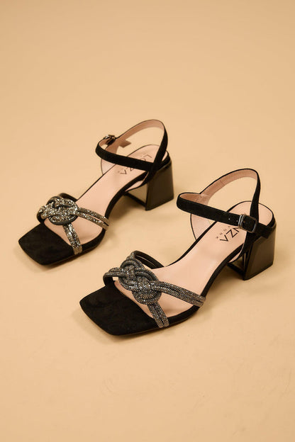 6 / Black