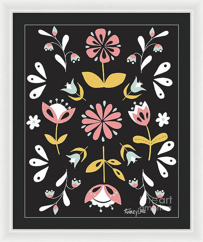 24" x 30" / White / Black