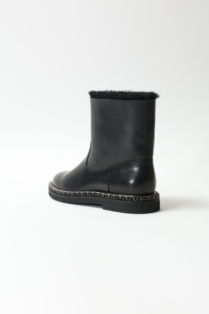 Hebe Black