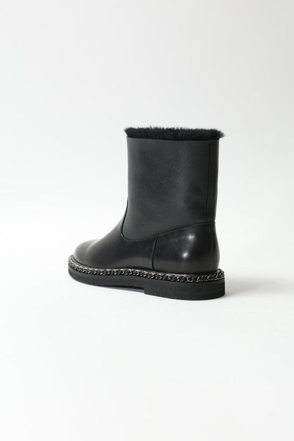 Hebe Black