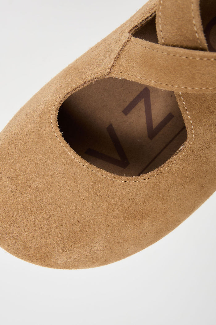 Laurel Camel