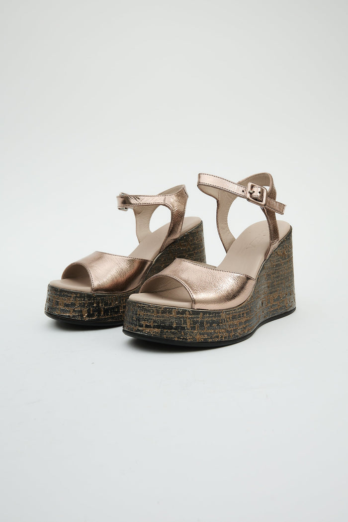 Lenore Bronze
