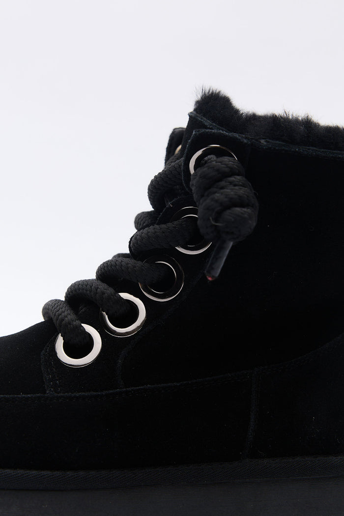 Mistelle Black