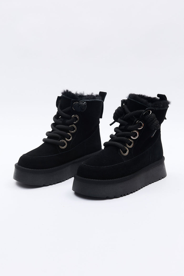 Mistelle Black