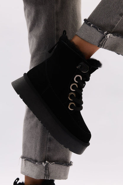 Mistelle Black