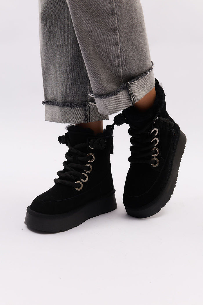 Mistelle Black