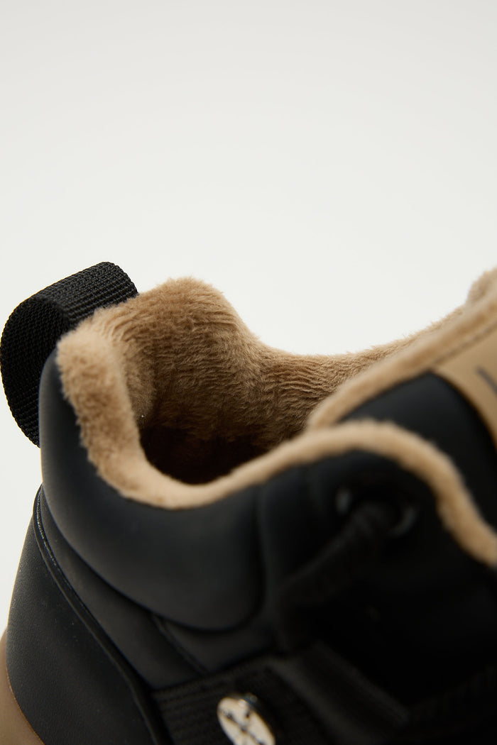 Obelia Black
