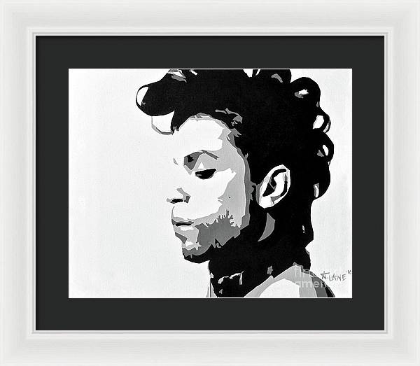 16" x 13" / White / Black