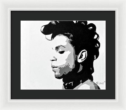 16" x 13" / White / Black