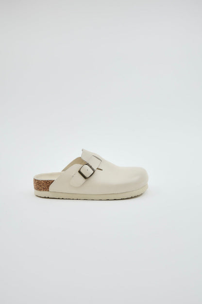 Voula White
