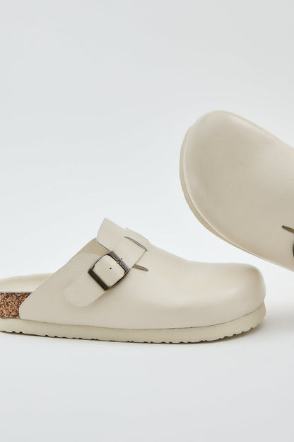 Voula White