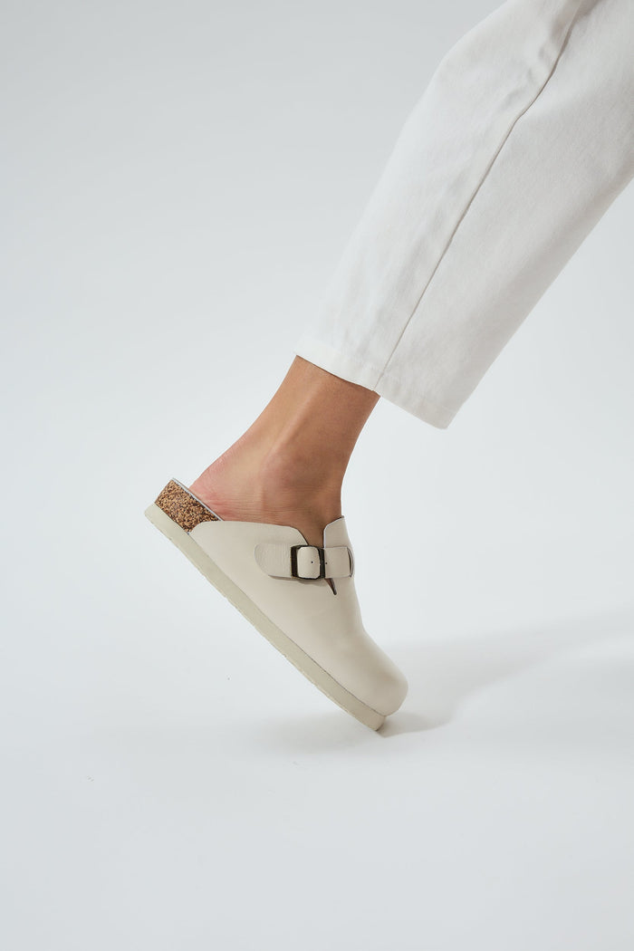 Voula White